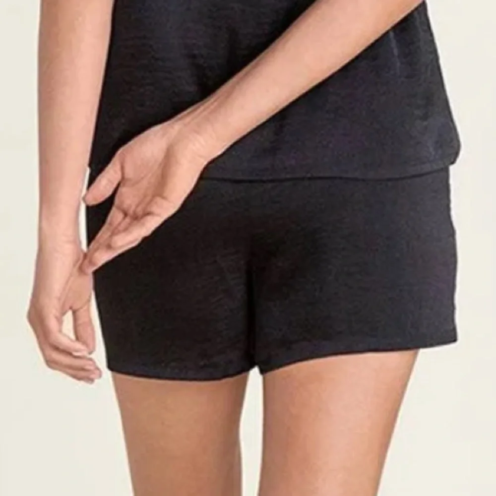 NWOT Barefoot Dreams Satin Pajama Shorts Black Size Large - Picture 4 of 11